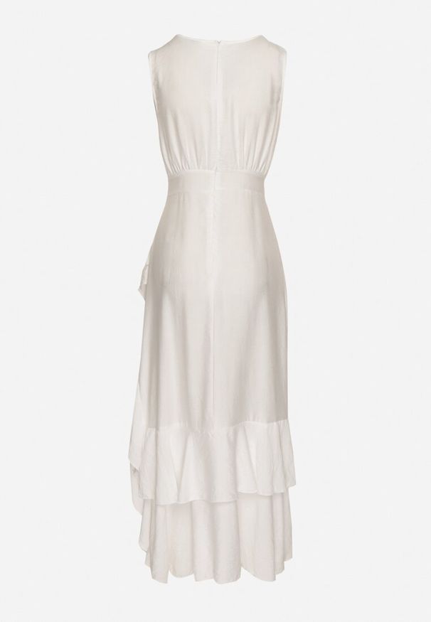 Born2be - Biała Rozkloszowana Sukienka z Wiskozą o Asymetrycznym Kroju Dolorissa. Okazja: na spacer, na co dzień. Kolor: biały. Materiał: wiskoza. Typ sukienki: asymetryczne. Styl: casual