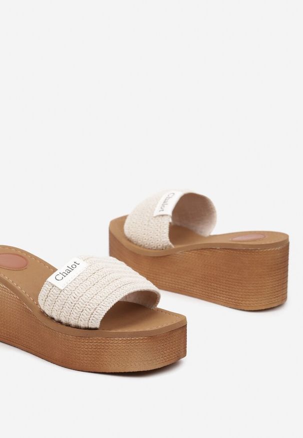 Born2be - Beżowe Klapki na Koturnie z Plecionym Paskiem Valevelia. Okazja: na co dzień. Nosek buta: otwarty. Kolor: beżowy. Materiał: jeans, zamsz. Sezon: lato. Obcas: na koturnie. Styl: boho, casual, elegancki