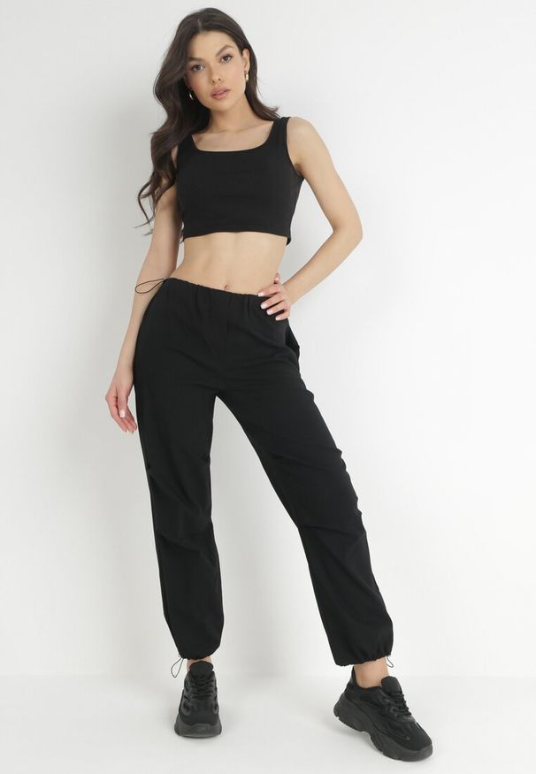 Born2be - Czarne Bawełniane Spodnie z Gumką w Pasie Vemivi. Kolor: czarny. Materiał: bawełna. Wzór: gładki