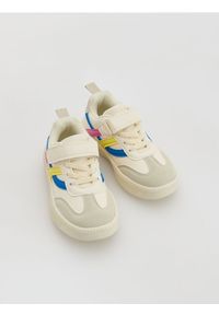Reserved - Sneakersy z imitacji skóry - biały. Kolor: biały. Materiał: skóra #1