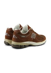 Sneakersy unisex New Balance M2002RFF. Kolor: brązowy. Materiał: guma, skóra. Szerokość cholewki: normalna #5