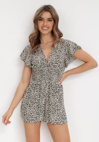 Born2be - Czarny Kombinezon Aedinna. Kolor: czarny. Materiał: wiskoza, tkanina, jeans. Długość rękawa: krótki rękaw. Długość: krótkie. Wzór: kwiaty #1