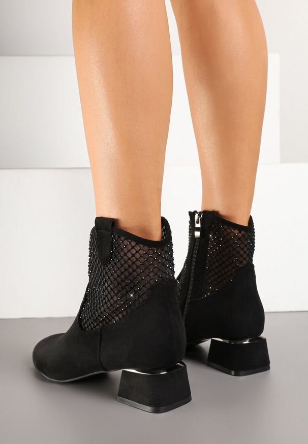 Born2be - Czarne Botki Vices na Obcasie z Siateczkową Cholewką Deonelle. Okazja: na co dzień. Kolor: czarny. Materiał: jeans. Szerokość cholewki: normalna. Wzór: aplikacja. Obcas: na obcasie. Styl: elegancki, casual. Wysokość obcasa: średni
