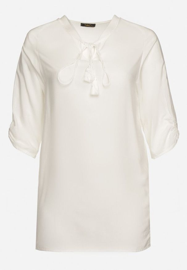 Born2be - Biała Wiązana Tunika Ozdobiona Troczkami Eviras. Okazja: na co dzień. Kolor: biały. Materiał: jeans, skóra. Wzór: aplikacja. Styl: elegancki, casual