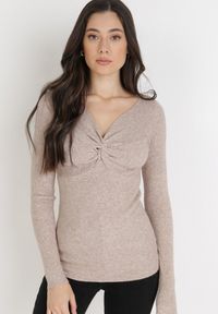 Born2be - Beżowy Sweter Ampippe. Kolor: beżowy. Materiał: dzianina, prążkowany. Długość rękawa: długi rękaw. Długość: długie. Wzór: jednolity, aplikacja #6
