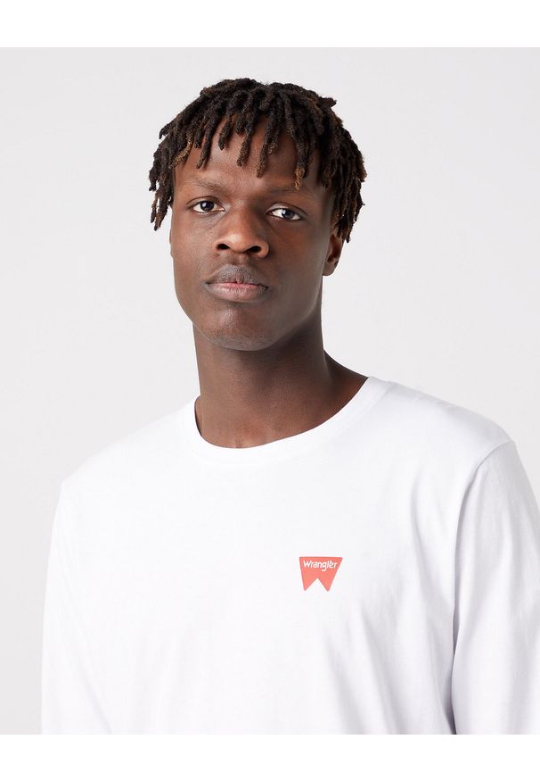 Wrangler - WRANGLER LS SIGN OFF TEE MĘSKA KOSZULKA Z DŁUGIM RĘKAWEM LOGO WHITE W70KD3989 112320268. Długość rękawa: długi rękaw. Długość: długie