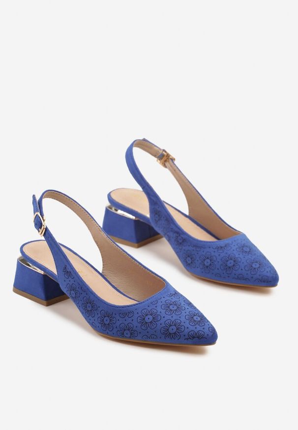 Renee - Niebieskie Sandały Vices na Słupku Slingback ze Skórzaną Wkładką i Metaliczną Ozdobą Ciariloria. Okazja: na co dzień. Zapięcie: sprzączka. Kolor: niebieski. Materiał: skóra. Wzór: aplikacja. Obcas: na słupku. Styl: klasyczny, casual, elegancki. Wysokość obcasa: średni