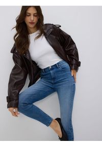 Reserved - Jeansy slim fit z przetarciami - niebieski. Kolor: niebieski