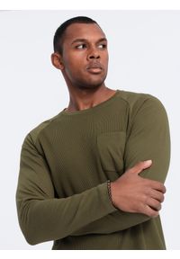 Ombre Clothing - Longsleeve męski o strukturze "wafla" - oliwkowy V3. Okazja: na co dzień. Kolor: oliwkowy. Materiał: bawełna. Długość rękawa: długi rękaw. Styl: klasyczny, sportowy, casual
