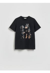 Reserved - T-shirt regular z nadrukiem - czarny. Kolor: czarny. Materiał: dzianina, bawełna. Wzór: nadruk #1