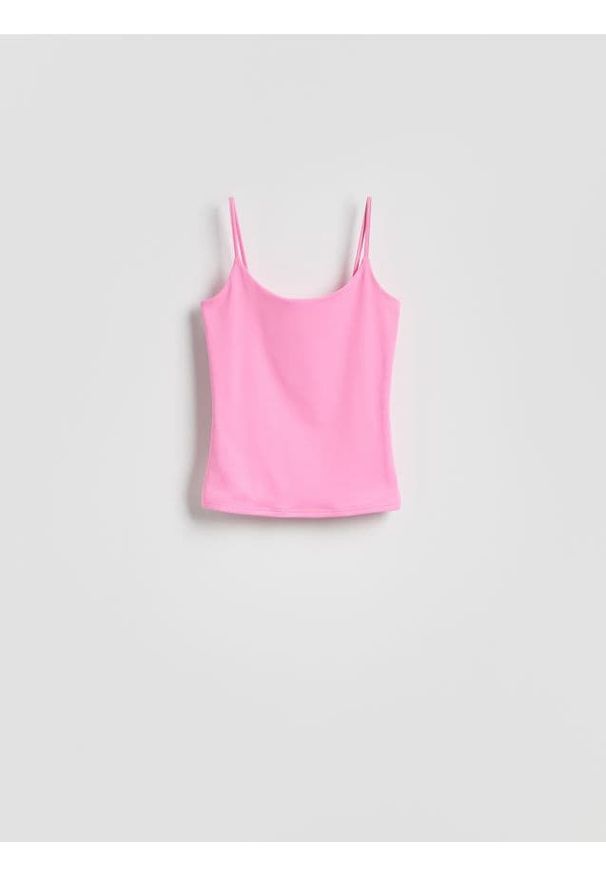 Reserved - Gładki top na ramiączkach - intensywny róż. Kolor: różowy. Materiał: dzianina. Długość rękawa: na ramiączkach. Wzór: gładki