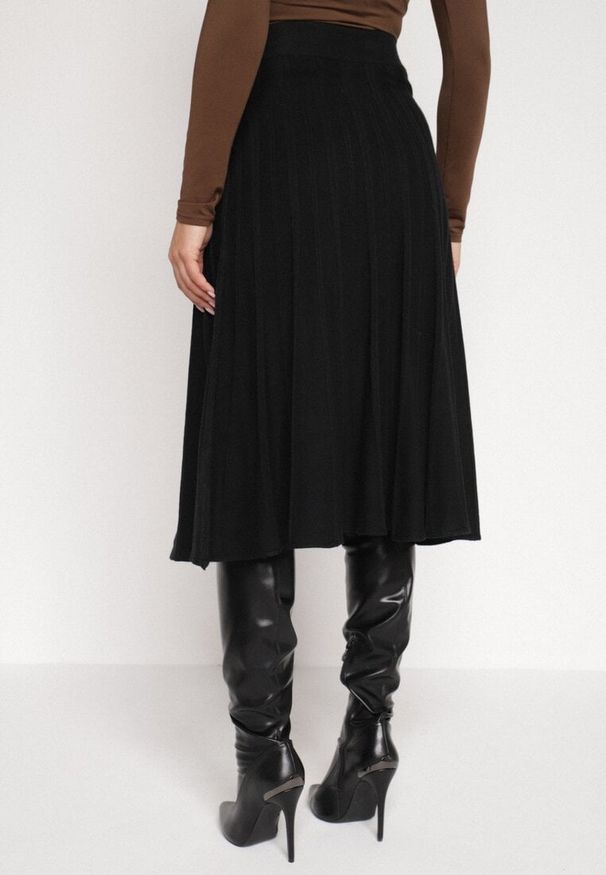 Born2be - Czarna Rozkloszowana Plisowana Spódnica Dzianinowa Tussana. Okazja: na co dzień. Stan: podwyższony. Kolor: czarny. Materiał: dzianina. Styl: casual