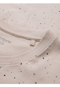 Ombre Clothing - Męski bawełniany t-shirt z nadrukiem i okrągłym dekoltem – beżowy V2. Okazja: na co dzień. Kolor: beżowy. Materiał: bawełna. Długość rękawa: krótki rękaw. Długość: krótkie. Wzór: nadruk. Sezon: wiosna, lato. Styl: casual, elegancki #9