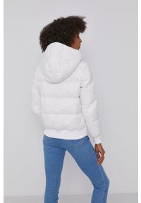 Armani Exchange kurtka puchowa damska kolor biały zimowa. Okazja: na co dzień. Kolor: biały. Materiał: puch. Sezon: zima. Styl: casual #4