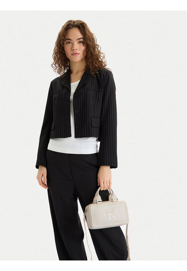 Calvin Klein Torebka Bold Ck Elongated Mini Tote LV04F3411G Biały. Kolor: biały. Materiał: skórzane