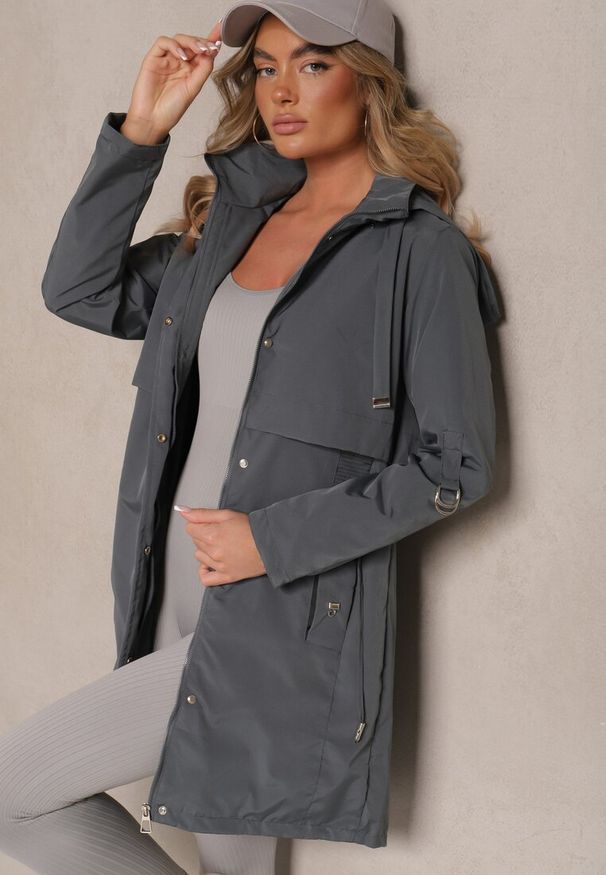 Renee - Szara Kurtka Parka z Kapturem i Regulowanymi Troczkami Isalene. Okazja: na co dzień. Typ kołnierza: kaptur. Kolor: szary. Materiał: jeans. Styl: elegancki, casual