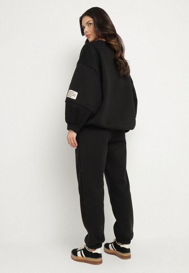 Born2be - Czarny Komplet Dresowy Bluza i Joggery Podszyte Polarem Zibea. Kolor: czarny. Materiał: polar, dresówka