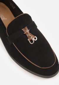 Born2be - Czarne Mokasyny z Imitacji Zamszu Zdobione Aplikacją z Zawieszkami Peleg. Okazja: na spotkanie biznesowe, do pracy. Kolor: czarny. Materiał: zamsz. Wzór: aplikacja. Styl: biznesowy, elegancki #3