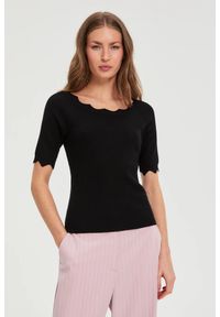 MOODO - Dopasowany sweter czarny. Kolor: czarny. Materiał: wiskoza, poliamid #1