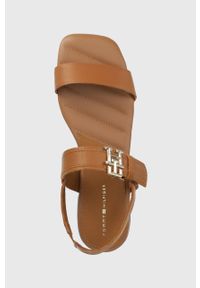 TOMMY HILFIGER - Tommy Hilfiger sandały skórzane HARDWARE FLAT SANDAL damskie kolor brązowy FW0FW07094. Kolor: brązowy. Materiał: skóra. Wzór: gładki #2