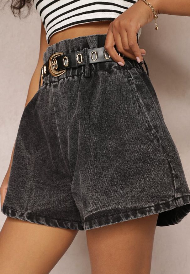 Renee - Czarne Jeansowe Szorty z Gumką w Pasie i Paskiem z Imitacji Skóry Alyssania. Okazja: na co dzień. Kolor: czarny. Materiał: jeans, skóra. Sezon: lato. Styl: sportowy, casual