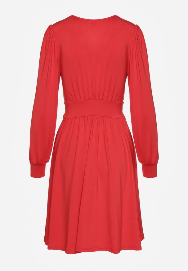 Renee - Czerwona Sukienka z Wiskozą o Rozkloszowanym Kroju Selaitea. Okazja: na randkę. Typ kołnierza: dekolt w serek. Kolor: czerwony. Materiał: wiskoza. Styl: elegancki