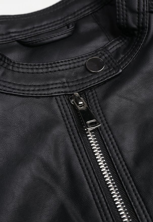 Born2be - Czarna Kurtka Ramoneska o Taliowanym Kroju ze Stójką na Nap Lissae. Okazja: na co dzień. Typ kołnierza: kołnierzyk stójkowy. Kolekcja: plus size. Kolor: czarny. Materiał: jeans. Styl: casual, elegancki, klasyczny