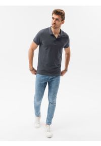 Ombre Clothing - Zestaw koszulek męskich polo z dzianiny pique 3-pak - mix V20. Okazja: na co dzień. Typ kołnierza: polo. Kolor: niebieski. Materiał: dzianina. Wzór: haft, aplikacja. Sezon: wiosna, lato. Styl: klasyczny, sportowy, wizytowy, casual #3
