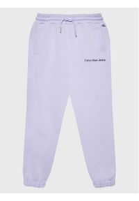 Calvin Klein Jeans Spodnie dresowe Logo IG0IG01509 Fioletowy Relaxed Fit. Kolor: fioletowy. Materiał: bawełna