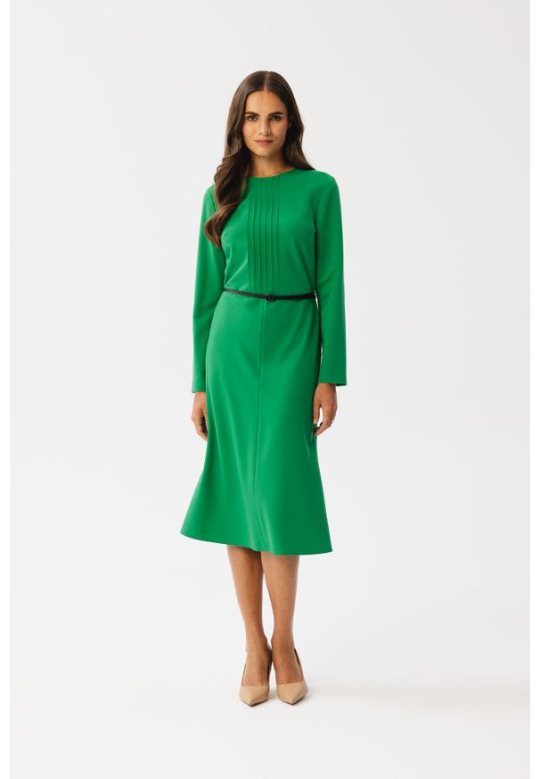 MOE - Zielona Midi Sukienka Trapezowa z Przeszyciami. Kolor: zielony. Materiał: poliester, elastan, wiskoza. Typ sukienki: trapezowe. Długość: midi