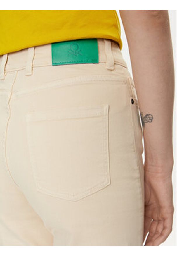 United Colors of Benetton - United Colors Of Benetton Jeansy 49FWDE01S Beżowy Flare Fit. Kolor: beżowy