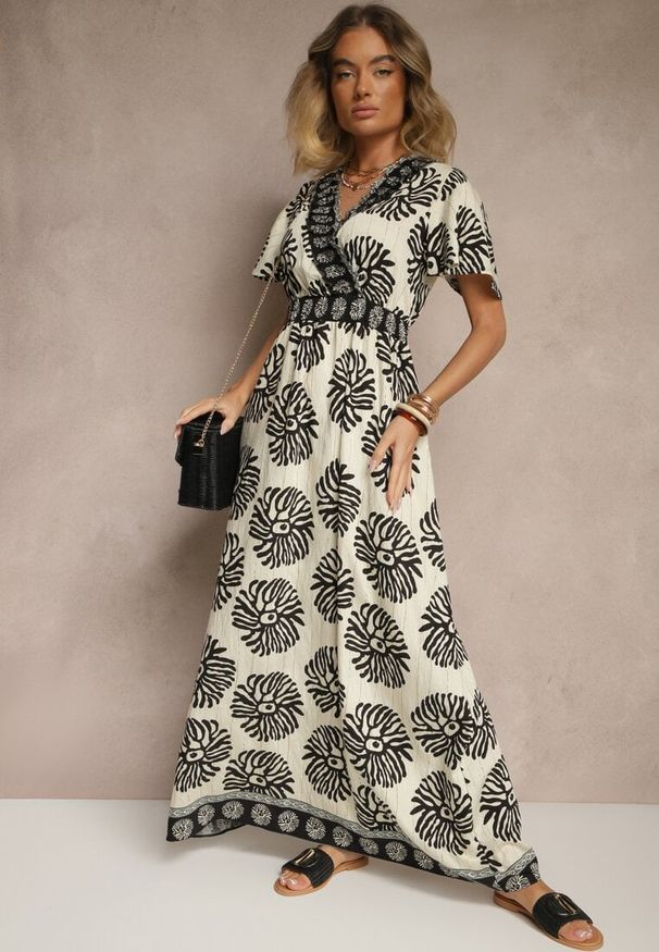 Renee - Beżowo-Czarna Sukienka w Print Boho z Wiskozy Rozkloszowana z Dekoltem V Palarina. Typ kołnierza: dekolt w kształcie V. Kolor: czarny. Materiał: wiskoza. Wzór: nadruk. Sezon: lato. Typ sukienki: rozkloszowane. Styl: boho