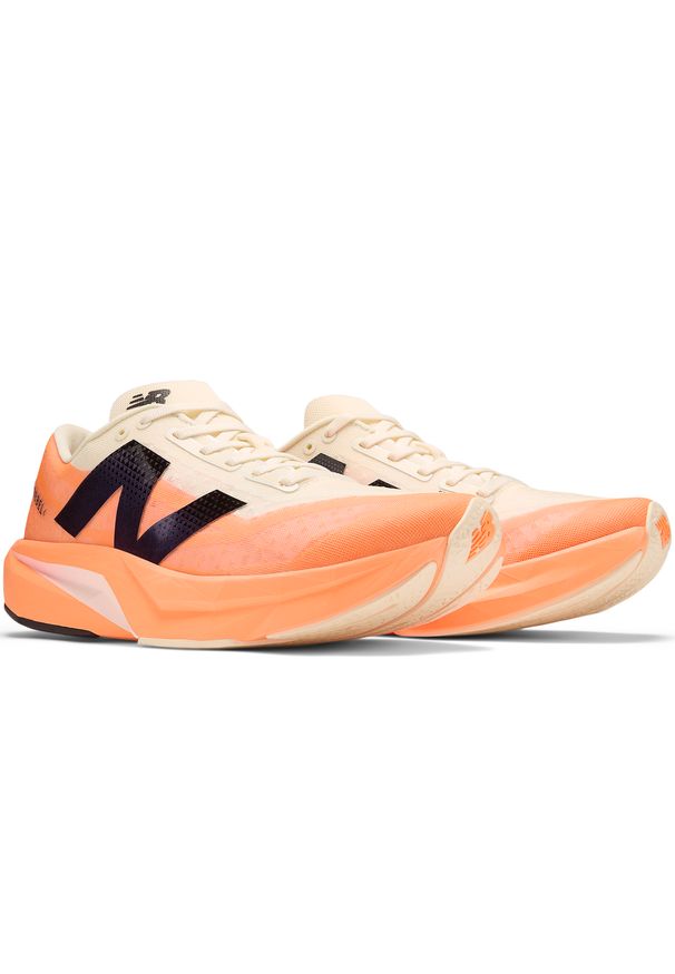Buty męskie New Balance FuelCell Rebel v4 MFCXCO4 – pomarańczowe. Okazja: na co dzień. Kolor: pomarańczowy. Materiał: materiał, syntetyk, guma. Szerokość cholewki: normalna. Sport: fitness, bieganie