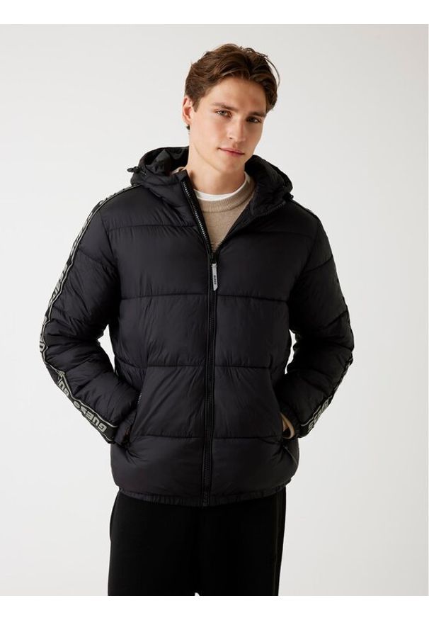 Guess Kurtka zimowa Z5BL17 WO06I Czarny Regular Fit. Kolor: czarny. Materiał: syntetyk. Sezon: zima