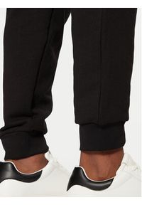 Guess Spodnie dresowe Z2YB22 KAIJ1 Czarny Regular Fit. Kolor: czarny. Materiał: bawełna #4