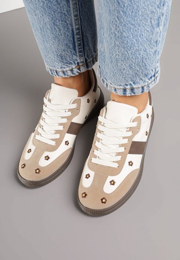 Born2be - Beżowe Sneakersy Typu Tenisówki z Kwiatkami Reisare. Okazja: na co dzień. Kolor: beżowy. Materiał: jeans. Wzór: kwiaty