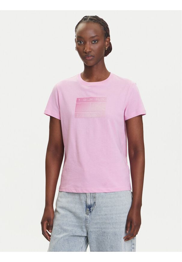 Tommy Jeans T-Shirt Gradient Flag DW0DW20905 Różowy Regular Fit. Kolor: różowy. Materiał: bawełna. Wzór: gradientowy