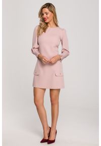 MOE - Minimalistyczna Sukienka z Ozdobnymi Guzikami - Różowa. Kolor: różowy. Materiał: elastan, poliester