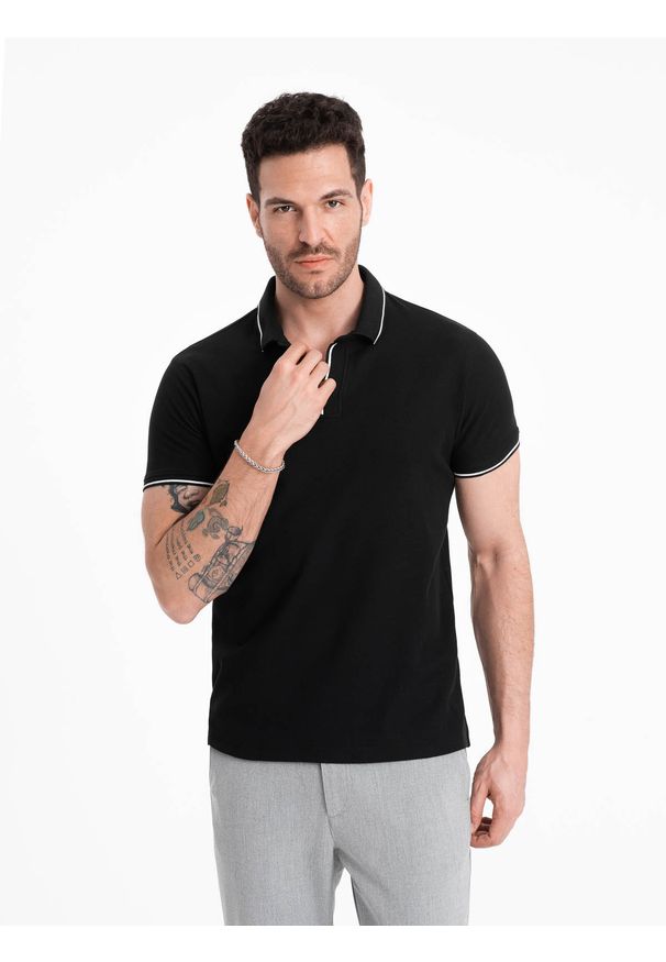 Ombre Clothing - Koszulka męska polo z dzianiny pique bez guzików - czarna V2 OM-POSS-0110 - XXL. Okazja: do pracy, na co dzień. Typ kołnierza: polo. Kolor: czarny. Materiał: dzianina. Wzór: aplikacja, ze splotem, paski. Styl: wizytowy, klasyczny, sportowy, casual