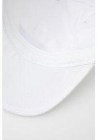 Guess czapka kolor biały z aplikacją. Kolor: biały. Wzór: aplikacja