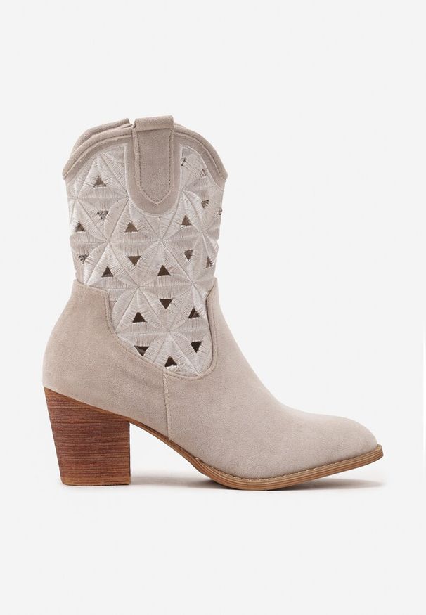 Renee - Jasnobeżowe Botki Kowbojki Vices na Słupku z Geometrycznym Motywem Sarori. Kolor: beżowy. Materiał: jeans. Wzór: geometria. Obcas: na słupku. Styl: elegancki. Wysokość obcasa: średni