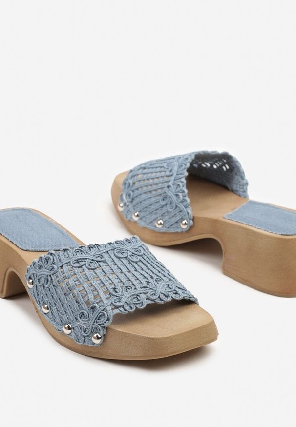 Born2be - Niebieskie Klapki z Szydełkowym Paskiem na Niskim Słupku Cilanne. Okazja: na co dzień. Kolor: niebieski. Sezon: lato. Obcas: na słupku. Styl: retro, elegancki, casual