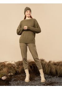 outhorn - Sweter oversize damski Outhorn - khaki. Kolor: oliwkowy, brązowy, wielokolorowy. Materiał: dzianina