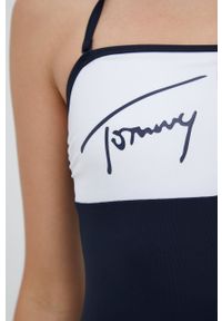 TOMMY HILFIGER - Tommy Hilfiger jednoczęściowy strój kąpielowy kolor granatowy lekko usztywniona miseczka. Kolor: niebieski. Materiał: materiał #4