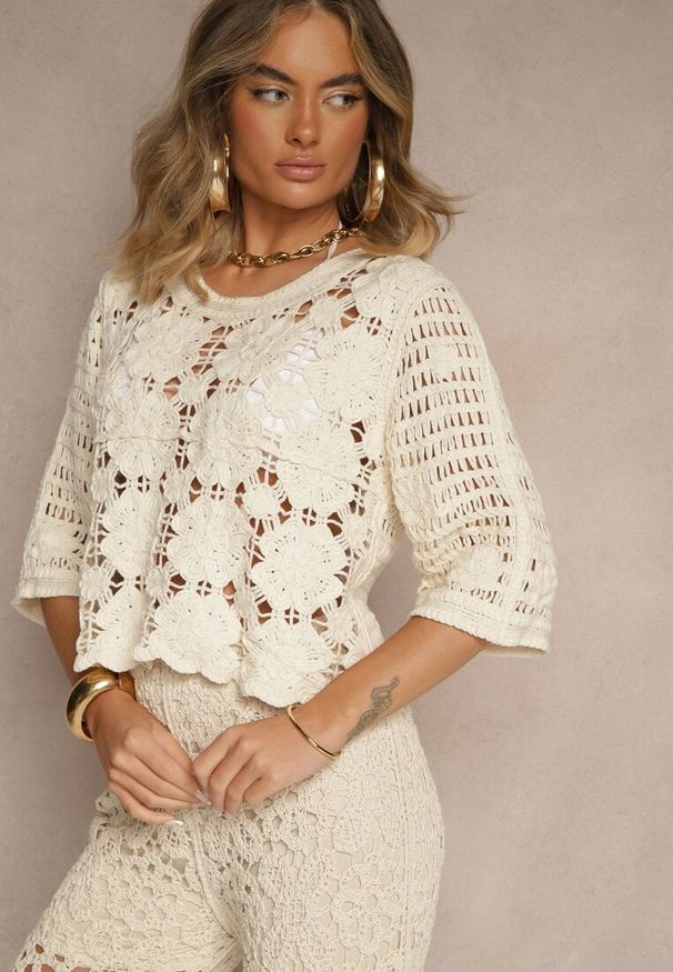 Renee - Beżowa Ażurowa Bluzka z Bawełny Nilonna. Okazja: na co dzień. Kolor: beżowy. Materiał: bawełna. Wzór: ażurowy. Sezon: lato. Styl: elegancki, casual