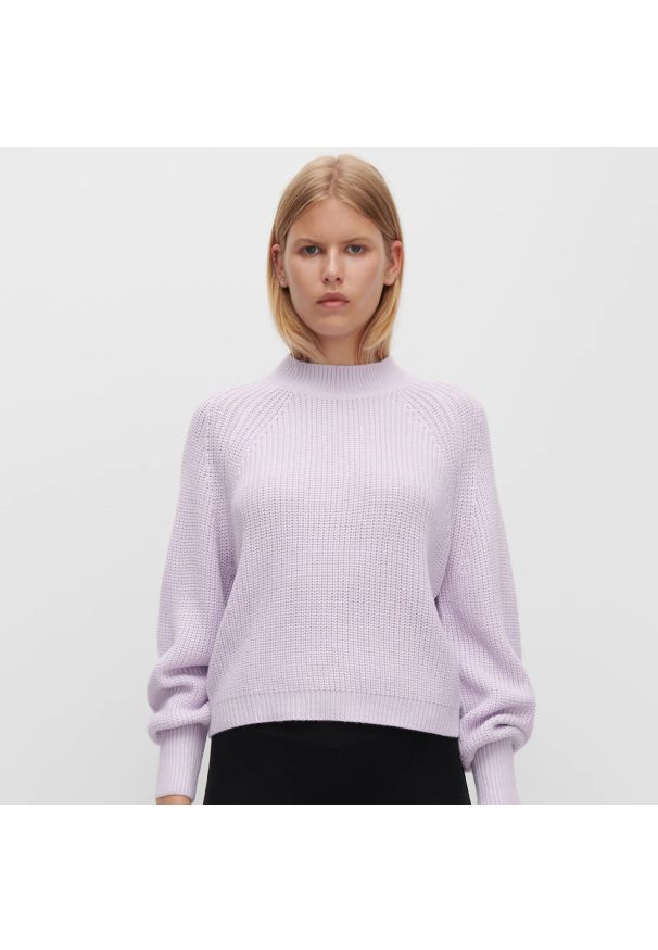 Reserved - Sweter z wyraźnym splotem - Fioletowy. Kolor: fioletowy. Wzór: ze splotem