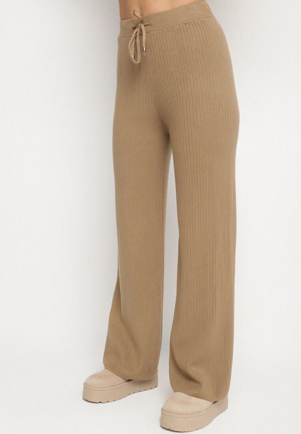 Born2be - Beżowy Dzianinowy Komplet z Bawełną Spodnie Kardigan i Bluzka z Golfem Ralinada. Kolor: beżowy. Materiał: dzianina, bawełna