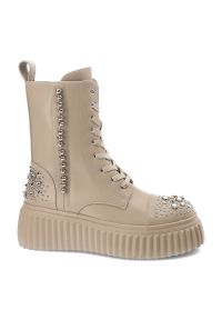 Beżowe Botki S.Barski Stylowe Obuwie Damskie Z Ozdobami. Okazja: na co dzień. Wysokość cholewki: przed kolano. Zapięcie: zamek. Kolor: beżowy. Szerokość cholewki: normalna. Wzór: aplikacja. Obcas: na platformie. Styl: elegancki #5