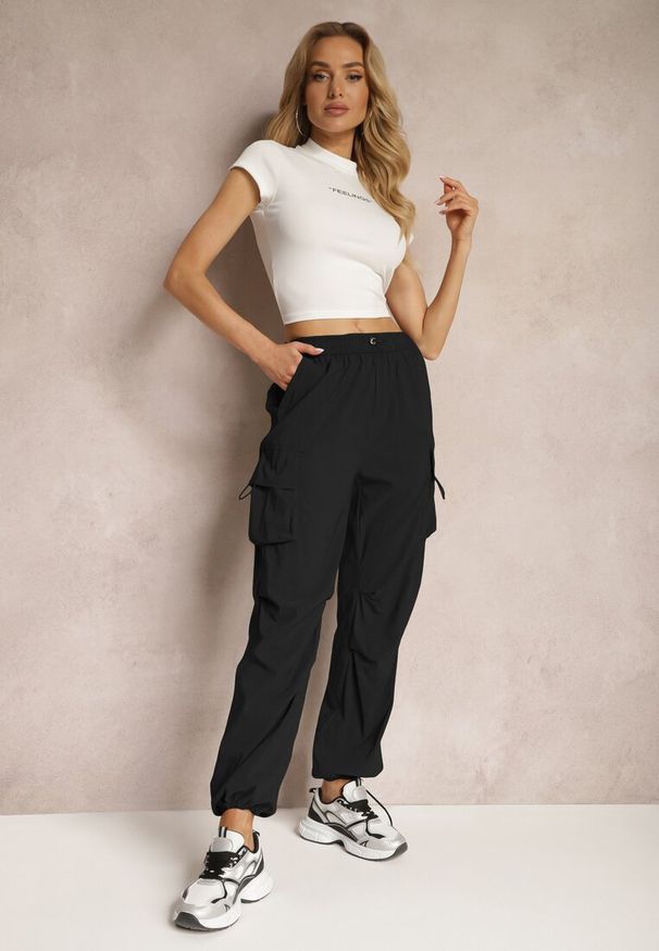 Renee - Czarne Bojówki Spodnie ze Ściągaczami i Gumką w Talii z Kieszeniami po Bokach Laverina. Kolor: czarny. Materiał: materiał. Styl: sportowy