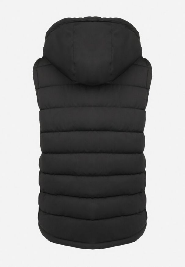 Born2be - Czarna Kamizelka Pikowana z Kapturem Andrasia. Okazja: na co dzień. Typ kołnierza: kaptur. Kolor: czarny. Materiał: materiał. Sezon: wiosna, jesień. Styl: casual